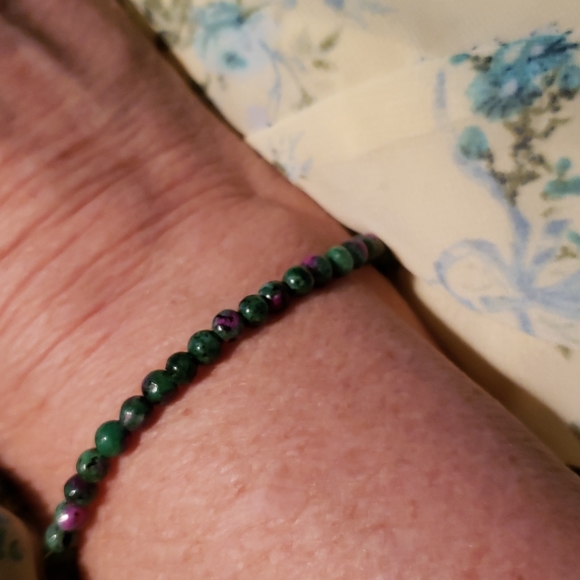 Lethargic?Ruby Zoisite bracelet - Picture 2 of 6